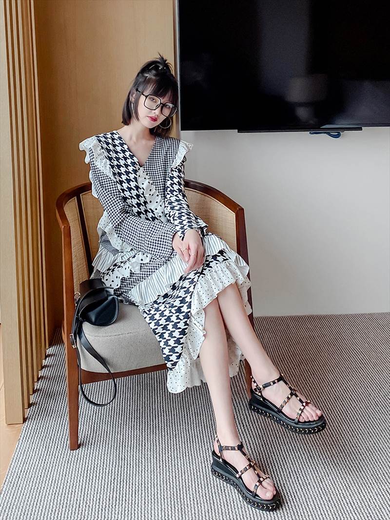 即日発送脚長 美脚 ベルト ラウンドトゥ フラット ぺたんこシューズ サンダル レディース 夏 春 個性的 ローヒール ストラップサンダル 即日発送脚長 美脚 ベルト ラウンドトゥ フラット ぺたんこシューズ サンダル レディース 夏 春 個性的 ローヒール ストラップサンダル