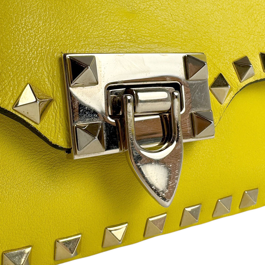 ヴァレンティノ ガラヴァーニ Valentino Garavani ショルダーバッグ レザー イエロー レディース z4523 ヴァレンティノ ガラヴァーニ Valentino Garavani ショルダーバッグ レザー イエロー レディース z4523
