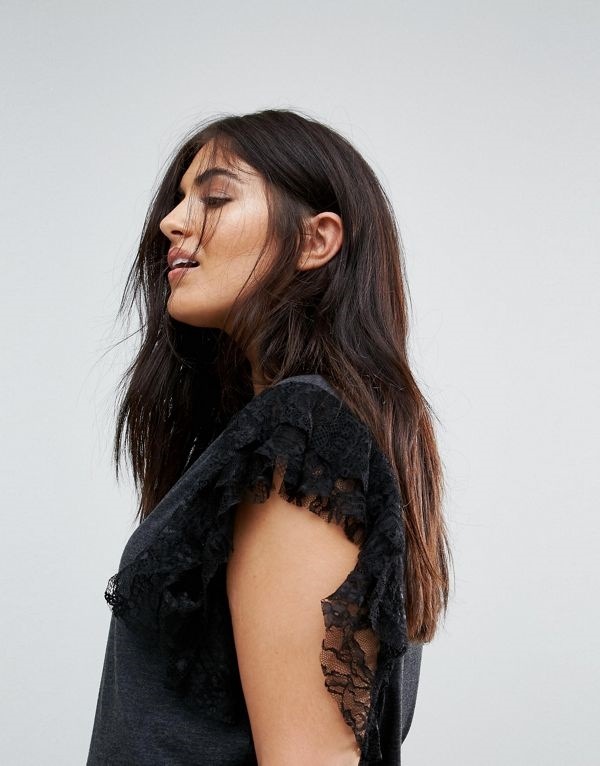 ASOS エイソス レディース 大きめサイズ ゆったりサイズ 送料無料 Multi CURVE T-Shirt With Lace Shoulder Ruffle