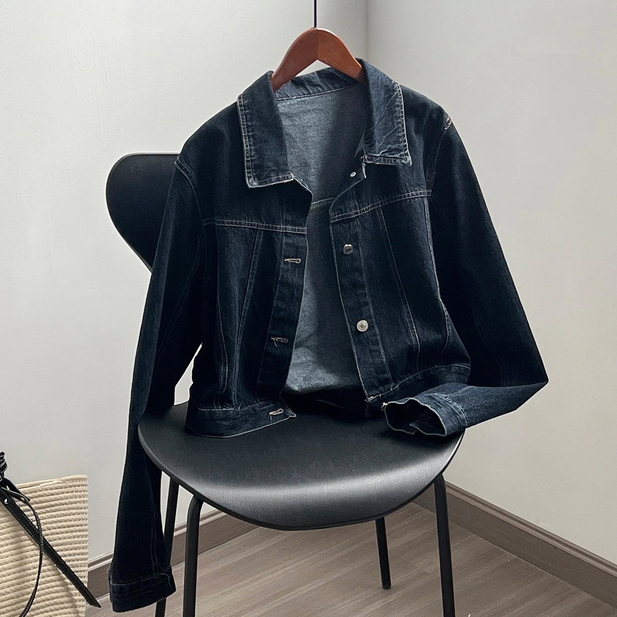 韓国ファッション 2025コーデに役立つ!デニムジャケット レディース 2025春の新作開襟シングルブレストショートジャケット 韓国ファッション 2025コーデに役立つ!デニムジャケット レディース 2025春の新作開襟シングルブレストショートジャケット
