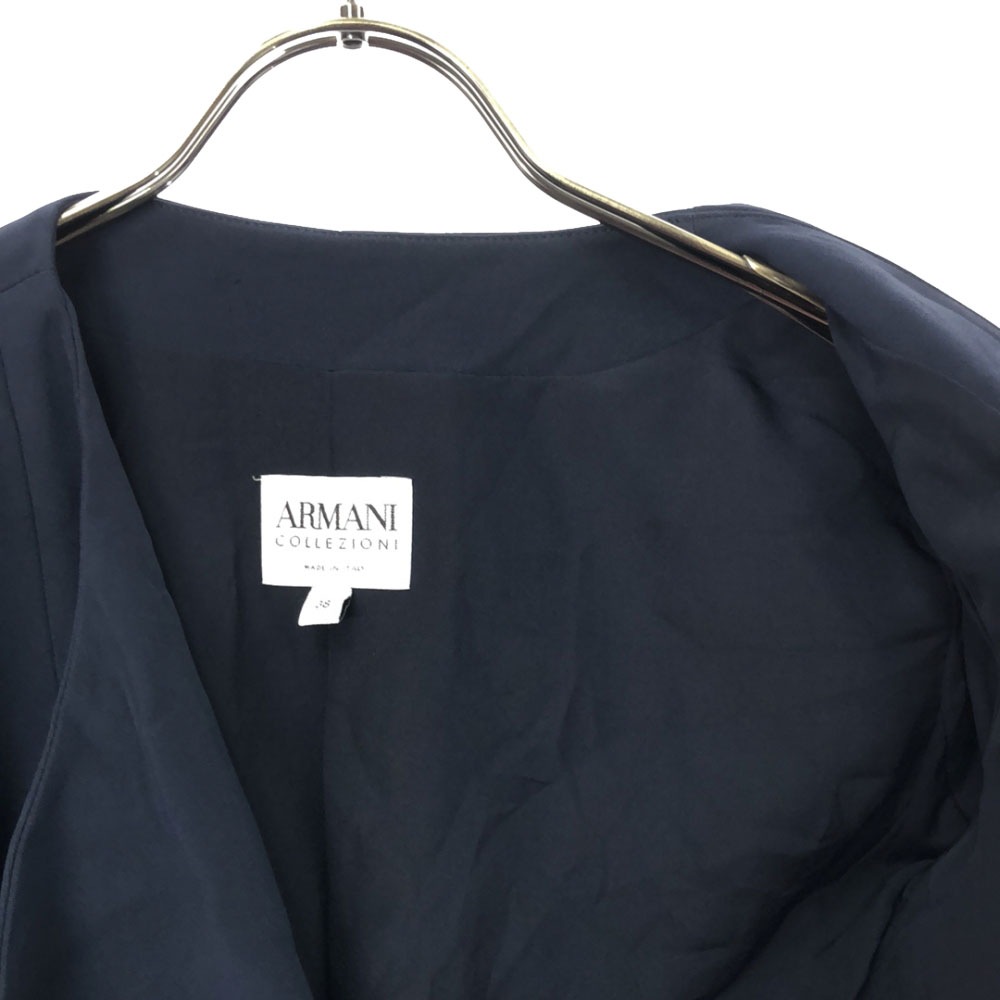上品でお洒落なARMANI COLLEZIONI ノーカラージャケット