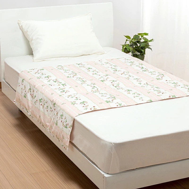 ハーフケット 羽毛 ダウンケット 西川 肌掛け 日本製 ひざ掛け ダウン 50% 綿100% ワイルドストロベリー グリーン ピンク ハーフケット 羽毛 ダウンケット 西川 肌掛け 日本製 ひざ掛け ダウン 50% 綿100% ワイルドストロベリー グリーン ピンク