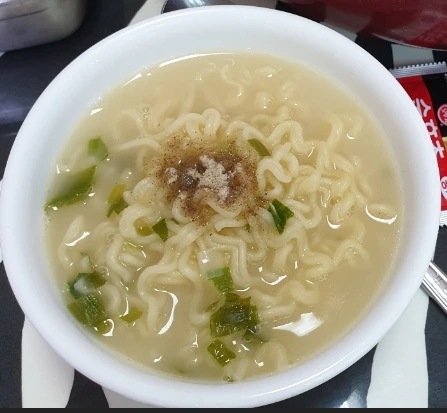 純胡椒ラーメン　110gｘ32袋　コショウラーメン　牛骨コムタン味　純コショウラーメン　胡椒ラーメン　순후추라면 사골곰탕맛