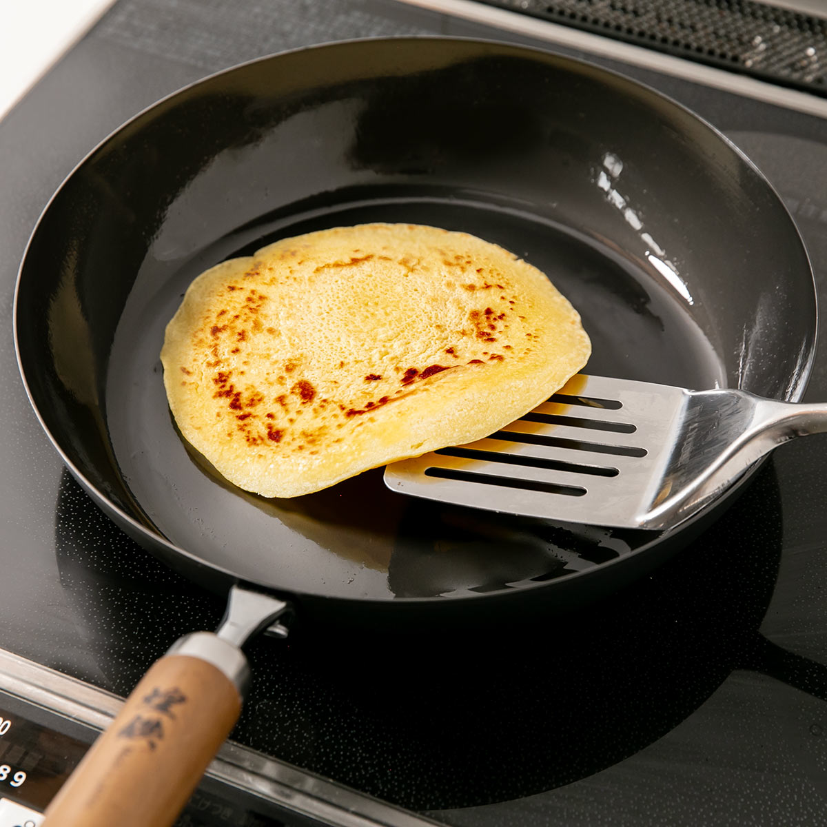 鉄フライパン 26cm 煌鉄 窒化加工 日本製 IH対応 ガス火対応 炒め鍋 いため鍋 フライパン 鉄のフライパン 26センチ 鉄製 空焼き不要 油引き不要 鉄製フライパン 鉄製調理器具 鉄フライパン 26cm 煌鉄 窒化加工 日本製 IH対応 ガス火対応 炒め鍋 いため鍋 フライパン 鉄のフライパン 26センチ 鉄製 空焼き不要 油引き不要 鉄製フライパン 鉄製調理器具