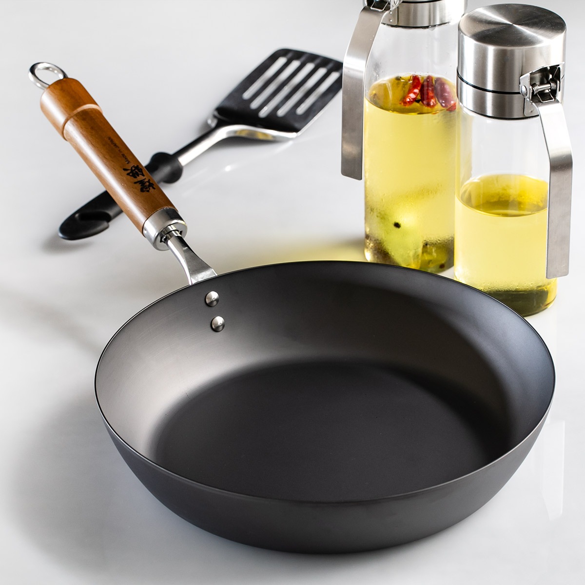 鉄フライパン 26cm 煌鉄 窒化加工 日本製 IH対応 ガス火対応 炒め鍋 いため鍋 フライパン 鉄のフライパン 26センチ 鉄製 空焼き不要 油引き不要 鉄製フライパン 鉄製調理器具 鉄フライパン 26cm 煌鉄 窒化加工 日本製 IH対応 ガス火対応 炒め鍋 いため鍋 フライパン 鉄のフライパン 26センチ 鉄製 空焼き不要 油引き不要 鉄製フライパン 鉄製調理器具