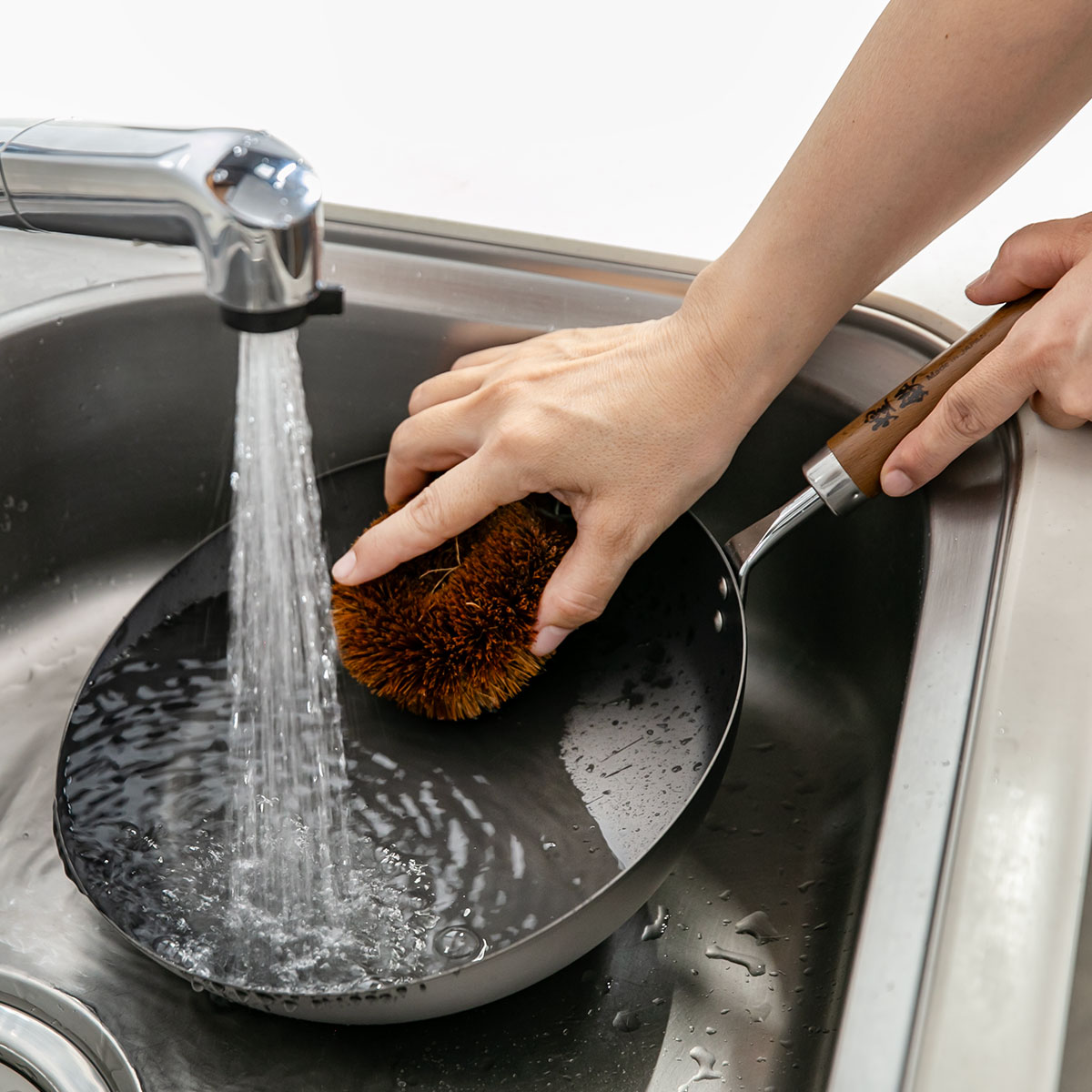 鉄フライパン 26cm 煌鉄 窒化加工 日本製 IH対応 ガス火対応 炒め鍋 いため鍋 フライパン 鉄のフライパン 26センチ 鉄製 空焼き不要 油引き不要 鉄製フライパン 鉄製調理器具 鉄フライパン 26cm 煌鉄 窒化加工 日本製 IH対応 ガス火対応 炒め鍋 いため鍋 フライパン 鉄のフライパン 26センチ 鉄製 空焼き不要 油引き不要 鉄製フライパン 鉄製調理器具