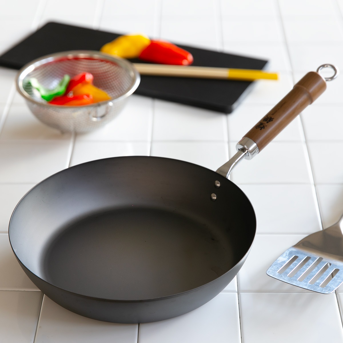 鉄フライパン 26cm 煌鉄 窒化加工 日本製 IH対応 ガス火対応 炒め鍋 いため鍋 フライパン 鉄のフライパン 26センチ 鉄製 空焼き不要 油引き不要 鉄製フライパン 鉄製調理器具 鉄フライパン 26cm 煌鉄 窒化加工 日本製 IH対応 ガス火対応 炒め鍋 いため鍋 フライパン 鉄のフライパン 26センチ 鉄製 空焼き不要 油引き不要 鉄製フライパン 鉄製調理器具