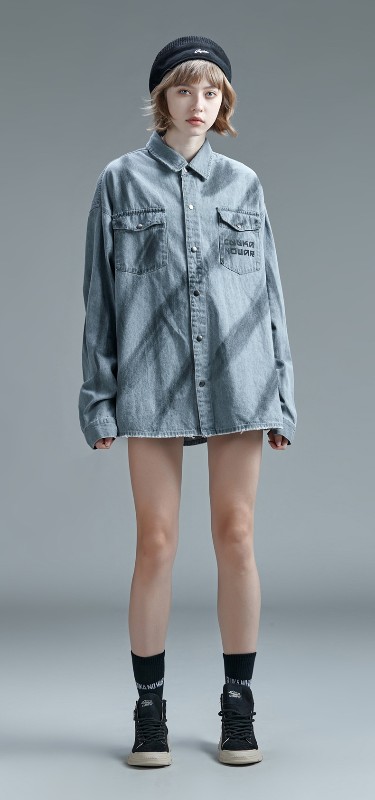 トレンドのグレーのダメージデニム長袖シャツ レディース 薄手 ヒップホッププリント ワークシャツ ジャケット ゆったり トレンドのグレーのダメージデニム長袖シャツ レディース 薄手 ヒップホッププリント ワークシャツ ジャケット ゆったり