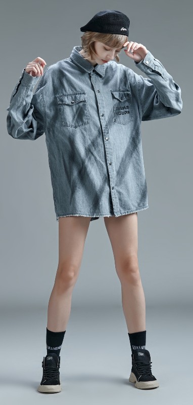 トレンドのグレーのダメージデニム長袖シャツ レディース 薄手 ヒップホッププリント ワークシャツ ジャケット ゆったり トレンドのグレーのダメージデニム長袖シャツ レディース 薄手 ヒップホッププリント ワークシャツ ジャケット ゆったり