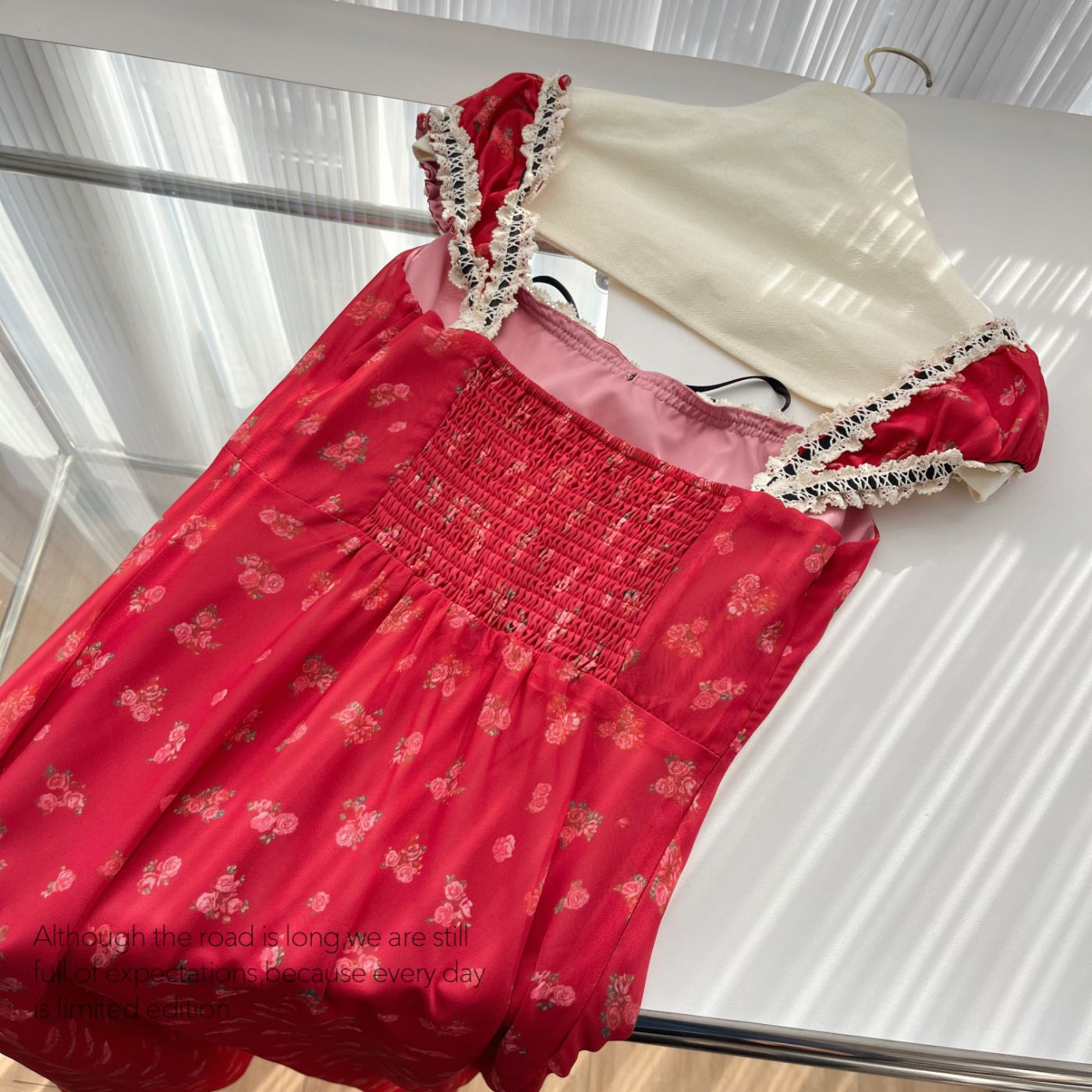 【急速出荷】日さくらんぼの赤いワンピース女性レトロな雰囲気に包まれたヒップスカートフレンチ花柄スカート 【急速出荷】日さくらんぼの赤いワンピース女性レトロな雰囲気に包まれたヒップスカートフレンチ花柄スカート