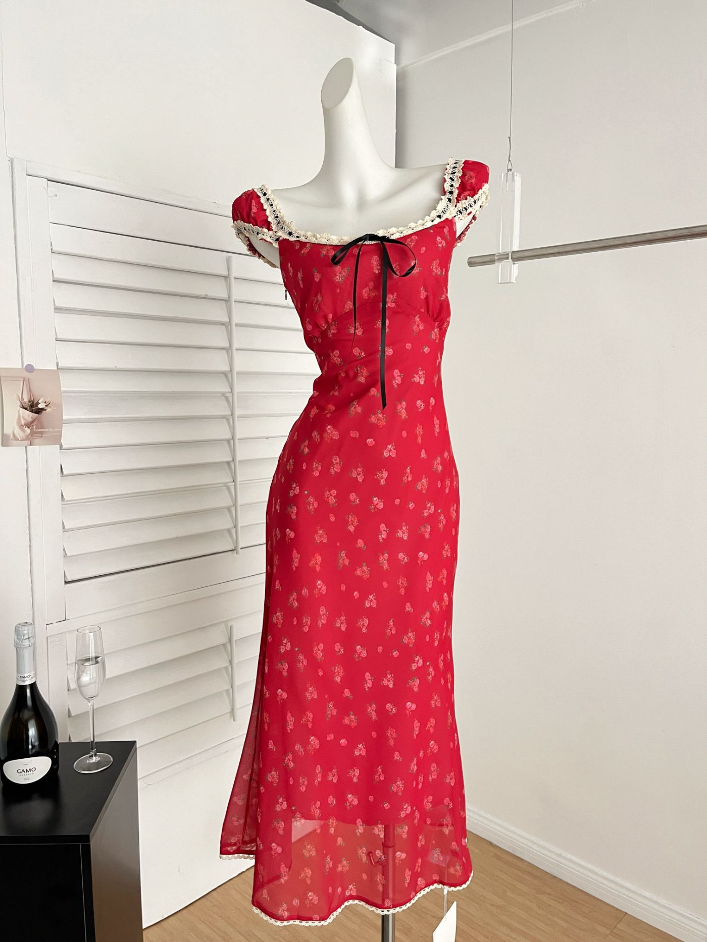 【急速出荷】日さくらんぼの赤いワンピース女性レトロな雰囲気に包まれたヒップスカートフレンチ花柄スカート 【急速出荷】日さくらんぼの赤いワンピース女性レトロな雰囲気に包まれたヒップスカートフレンチ花柄スカート