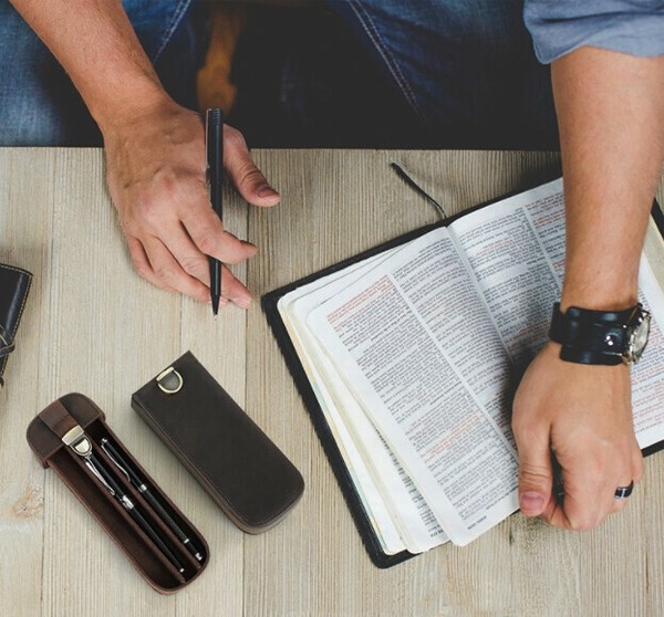 キャンペーン 本革 ペンケース 3本用 レザー 筆箱 高級 革製 万年筆 ボールペン 携帯 収納ケース メンズ レディース ビジネス ギフト 文房具 シンプル コンパクト プレゼント 就職祝い 就活 キャンペーン 本革 ペンケース 3本用 レザー 筆箱 高級 革製 万年筆 ボールペン 携帯 収納ケース メンズ レディース ビジネス ギフト 文房具 シンプル コンパクト プレゼント 就職祝い 就活