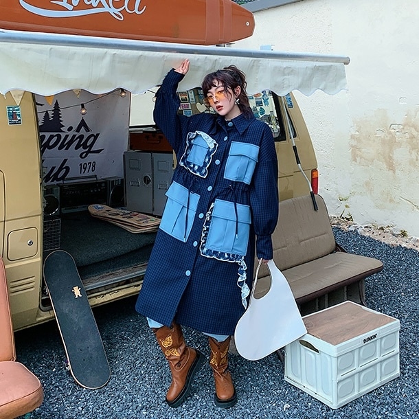 個性的 デザインビッグポケット レディース コート ロングコート ミディアム丈 長袖 襟付き 角襟 ボタンダウン ストレート レース フリル ポケット 綿 かわいい シンプル おしゃれ レトロ 主役級