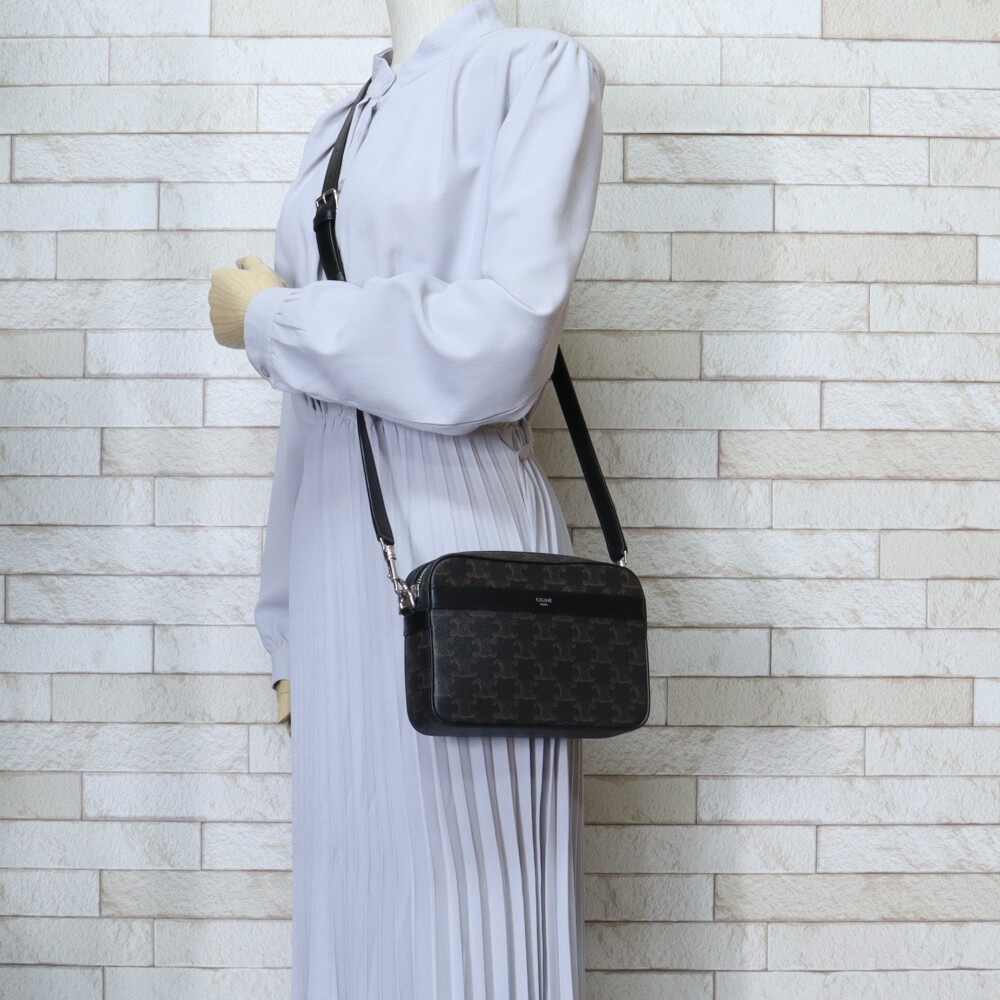 セリーヌ スモールメッセンジャー トリオンフ ショルダーバッグ コーティングキャンバス 11394 2EVJ 38SI ブラック CELINE 中古 美品 セリーヌ スモールメッセンジャー トリオンフ ショルダーバッグ コーティングキャンバス 11394 2EVJ 38SI ブラック CELINE 中古 美品