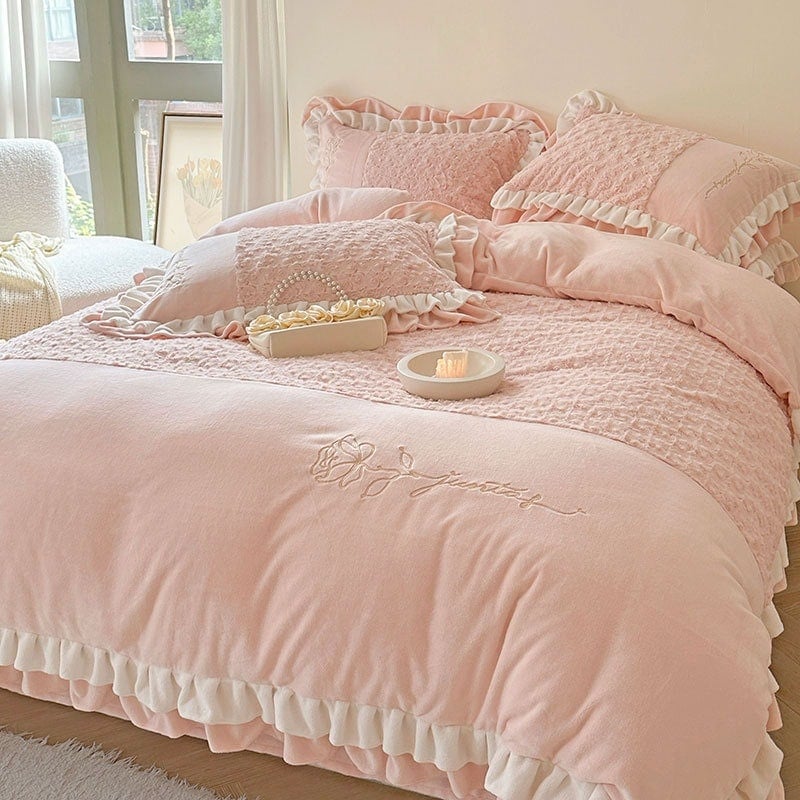 厚くて暖かいウサギベルベットとミルクベルベット刺繍入り4ピース韓国風レースローズキルトカバー無地寝具 厚くて暖かいウサギベルベットとミルクベルベット刺繍入り4ピース韓国風レースローズキルトカバー無地寝具