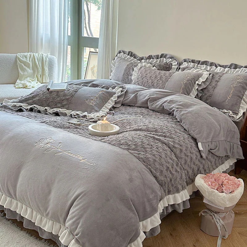 厚くて暖かいウサギベルベットとミルクベルベット刺繍入り4ピース韓国風レースローズキルトカバー無地寝具 厚くて暖かいウサギベルベットとミルクベルベット刺繍入り4ピース韓国風レースローズキルトカバー無地寝具