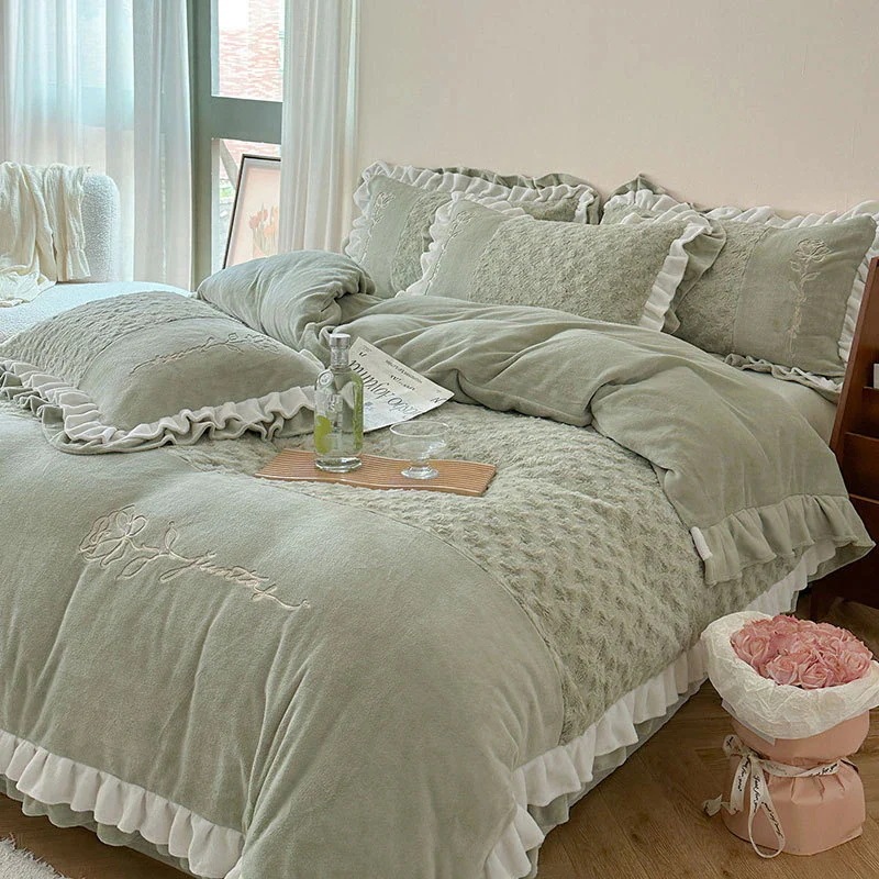 厚くて暖かいウサギベルベットとミルクベルベット刺繍入り4ピース韓国風レースローズキルトカバー無地寝具 厚くて暖かいウサギベルベットとミルクベルベット刺繍入り4ピース韓国風レースローズキルトカバー無地寝具