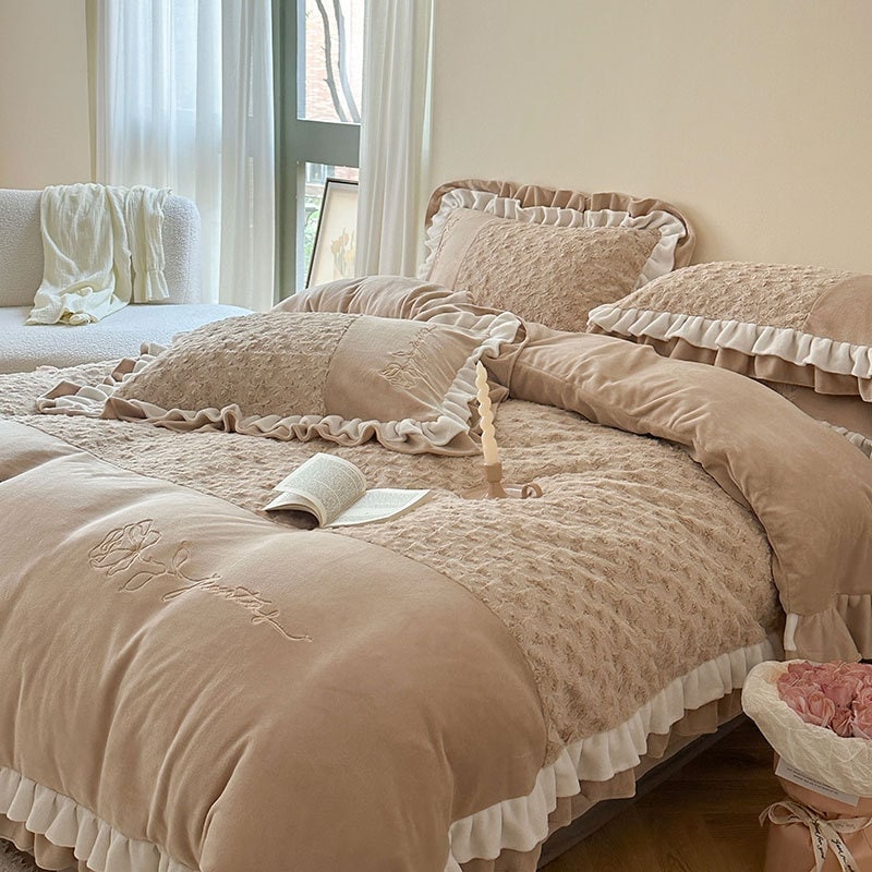 厚くて暖かいウサギベルベットとミルクベルベット刺繍入り4ピース韓国風レースローズキルトカバー無地寝具 厚くて暖かいウサギベルベットとミルクベルベット刺繍入り4ピース韓国風レースローズキルトカバー無地寝具