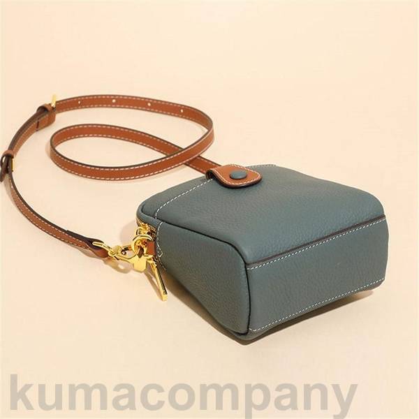 スマホポシェット 縦型 軽量 スマホポーチ レディース 本革 牛革 皮 レザー ショルダー バッグ 斜めがけ 肩掛け 財布 通勤通学 小物入れ ギフト