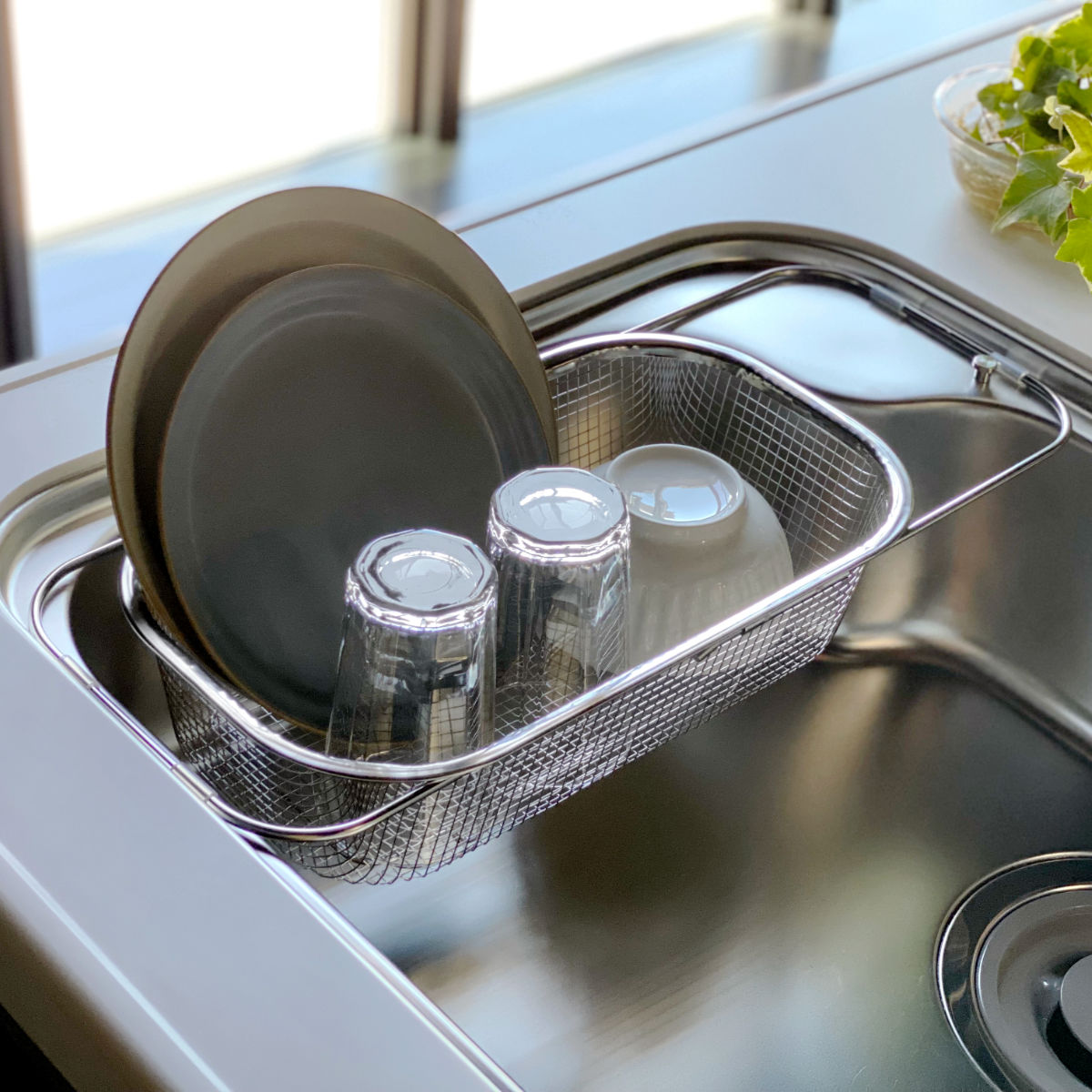 ビーワーススタイル すっきり暮らす水切りかご 深型 シンク渡しタイプ 水切りラック 伸縮 日本製 ステンレス 水切りかご シンク上 燕三条 シンク渡し 水切り 食洗機対応 シンク 渡し ザル ビーワーススタイル すっきり暮らす水切りかご 深型 シンク渡しタイプ 水切りラック 伸縮 日本製 ステンレス 水切りかご シンク上 燕三条 シンク渡し 水切り 食洗機対応 シンク 渡し ザル