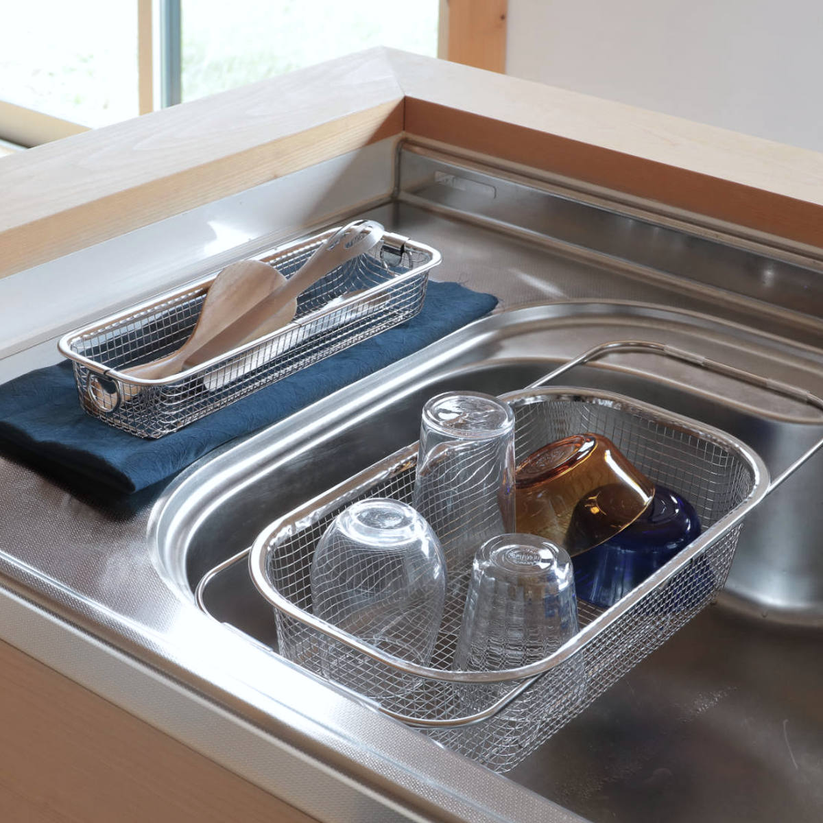 ビーワーススタイル すっきり暮らす水切りかご 深型 シンク渡しタイプ 水切りラック 伸縮 日本製 ステンレス 水切りかご シンク上 燕三条 シンク渡し 水切り 食洗機対応 シンク 渡し ザル ビーワーススタイル すっきり暮らす水切りかご 深型 シンク渡しタイプ 水切りラック 伸縮 日本製 ステンレス 水切りかご シンク上 燕三条 シンク渡し 水切り 食洗機対応 シンク 渡し ザル