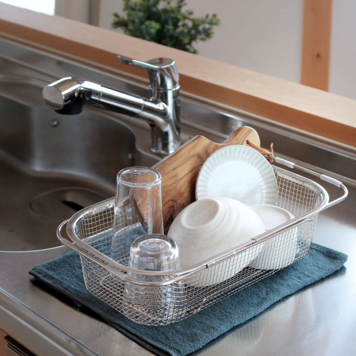 ビーワーススタイル すっきり暮らす水切りかご 深型 シンク渡しタイプ 水切りラック 伸縮 日本製 ステンレス 水切りかご シンク上 燕三条 シンク渡し 水切り 食洗機対応 シンク 渡し ザル ビーワーススタイル すっきり暮らす水切りかご 深型 シンク渡しタイプ 水切りラック 伸縮 日本製 ステンレス 水切りかご シンク上 燕三条 シンク渡し 水切り 食洗機対応 シンク 渡し ザル