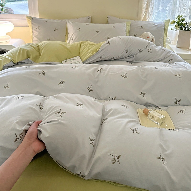 今の流行クラスAの小さな新鮮なとの寮寝具3点セット漫画プリントベッドシーツキルトカバーの4点セット 今の流行クラスAの小さな新鮮なとの寮寝具3点セット漫画プリントベッドシーツキルトカバーの4点セット