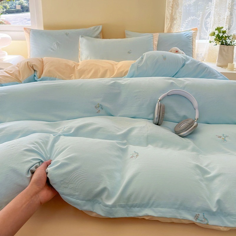 今の流行クラスAの小さな新鮮なとの寮寝具3点セット漫画プリントベッドシーツキルトカバーの4点セット 今の流行クラスAの小さな新鮮なとの寮寝具3点セット漫画プリントベッドシーツキルトカバーの4点セット