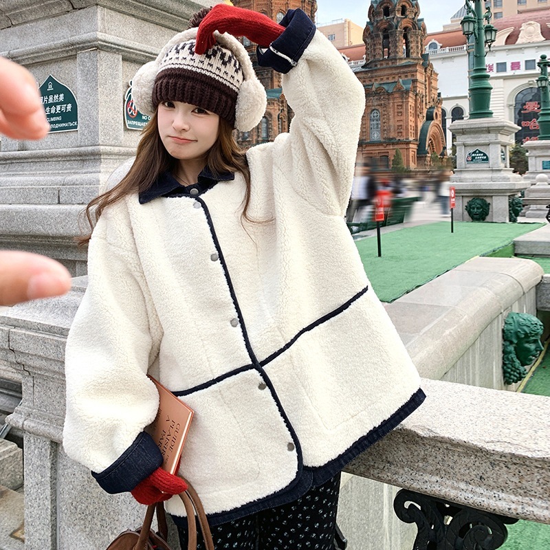 絶妙な毛皮1ラムウールコート2024新しい衝突スプライシング厚く短い段落小さな人綿の服