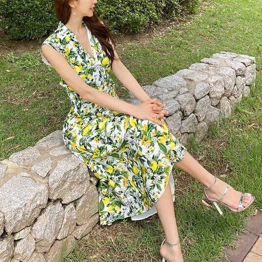 Vネック ワンピース サマードレス ハイウエスト ロング丈 フレア ミモレ丈 ノースリーブ レモン柄 フルーツ フラワー 花柄 さわやか かわいい 大人可愛い きれいめ シンプル カジュアル lone