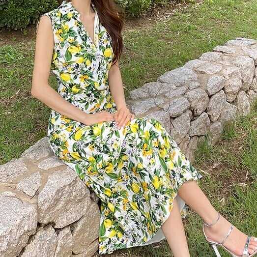 Vネック ワンピース サマードレス ハイウエスト ロング丈 フレア ミモレ丈 ノースリーブ レモン柄 フルーツ フラワー 花柄 さわやか かわいい 大人可愛い きれいめ シンプル カジュアル lone