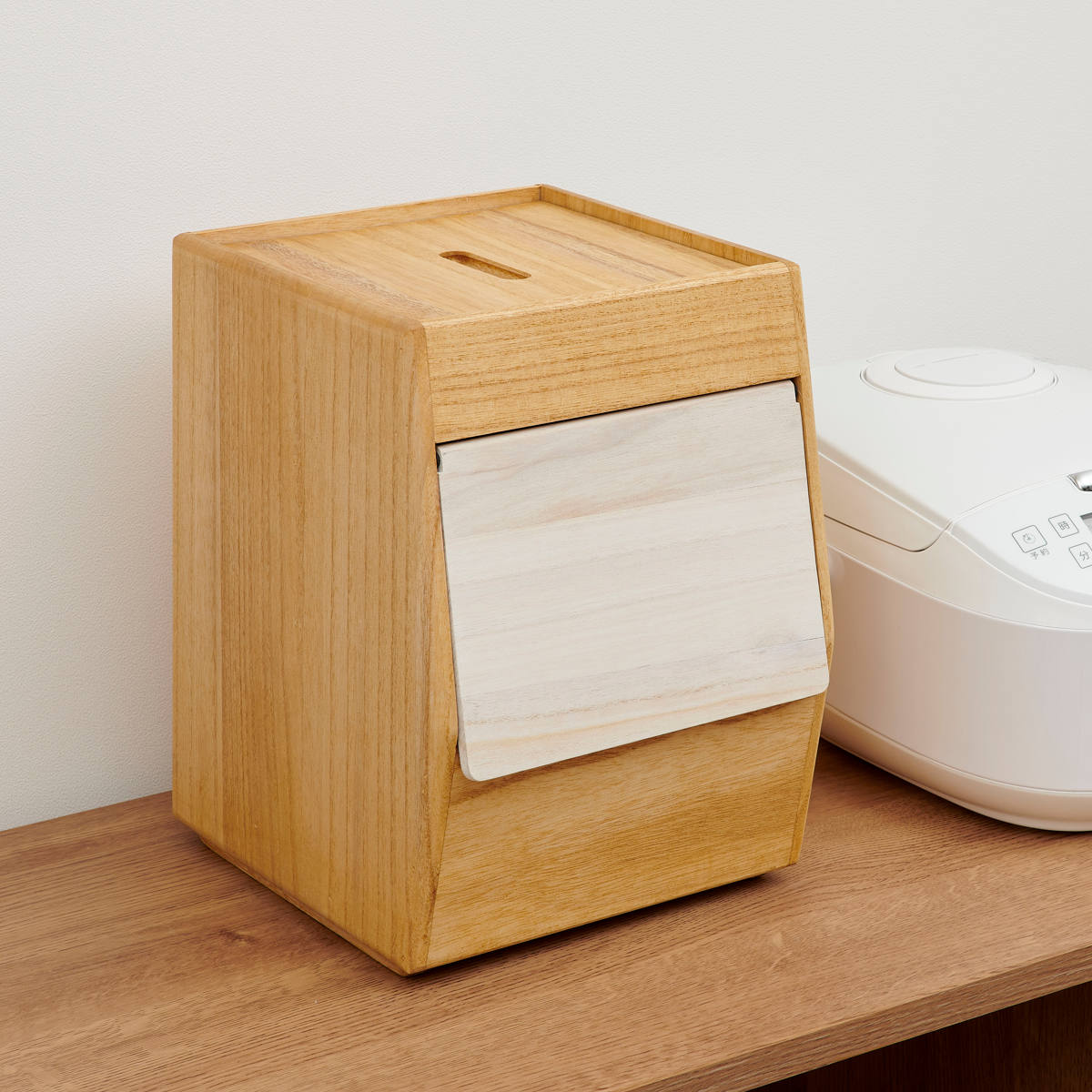 桐の米びつ/ライスストッカー 〔10kg用/焼桐〕 泉州留河 日本製 ｜留河 桐の米びつ⁄ライスストッカー (10kg用⁄焼桐) 縦長型 泉州留河 日本製｜米びつ オンライン通販