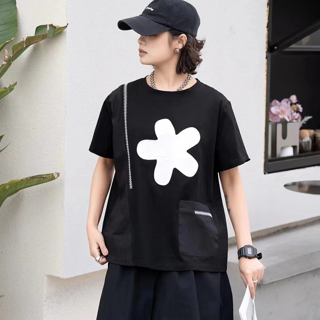 デザイン感貼り布大きな花のせラウンドネック トップスゆるい韓国半袖tシャツ夏の新品ティーシャツ