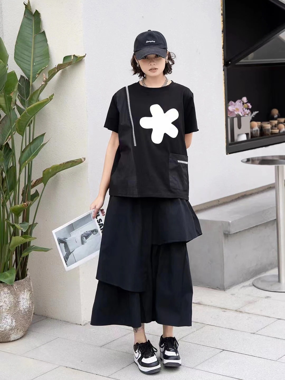 デザイン感貼り布大きな花のせラウンドネック トップスゆるい韓国半袖tシャツ夏の新品ティーシャツ