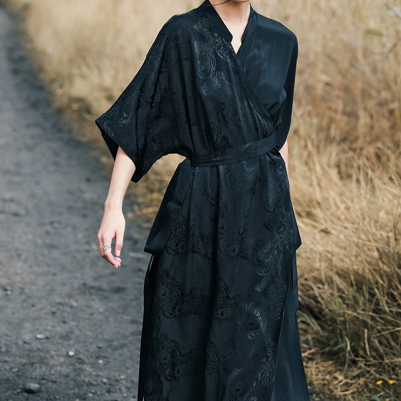 和風ワンピース ロング 半袖 黒 豹模様 涼しい生地 切り替え 不対称裾 着瘦せ 和風ワンピース ロング 半袖 黒 豹模様 涼しい生地 切り替え 不対称裾 着瘦せ