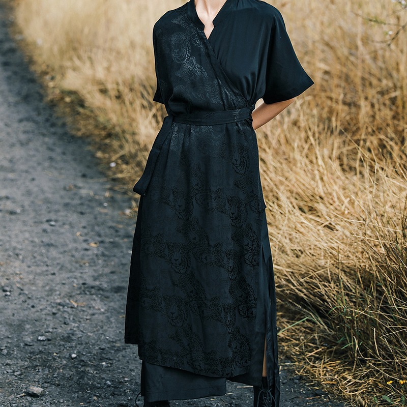 和風ワンピース ロング 半袖 黒 豹模様 涼しい生地 切り替え 不対称裾 着瘦せ 和風ワンピース ロング 半袖 黒 豹模様 涼しい生地 切り替え 不対称裾 着瘦せ