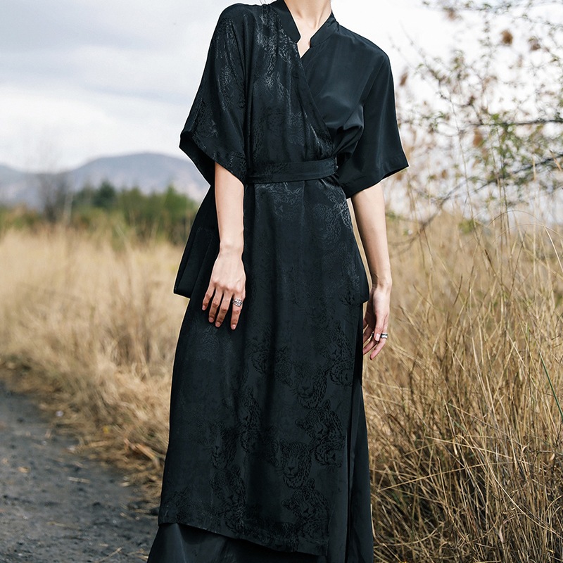 和風ワンピース ロング 半袖 黒 豹模様 涼しい生地 切り替え 不対称裾 着瘦せ 和風ワンピース ロング 半袖 黒 豹模様 涼しい生地 切り替え 不対称裾 着瘦せ