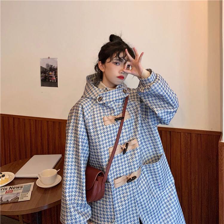 アウター コート レディース ダッフルコート 長袖 青 水色 白 千鳥格子 フード付き ミドル丈 大人カラー かわいい おしゃれ 大人女子 こなれ感 お洒落 個性的 存在感 10代 20代 30代