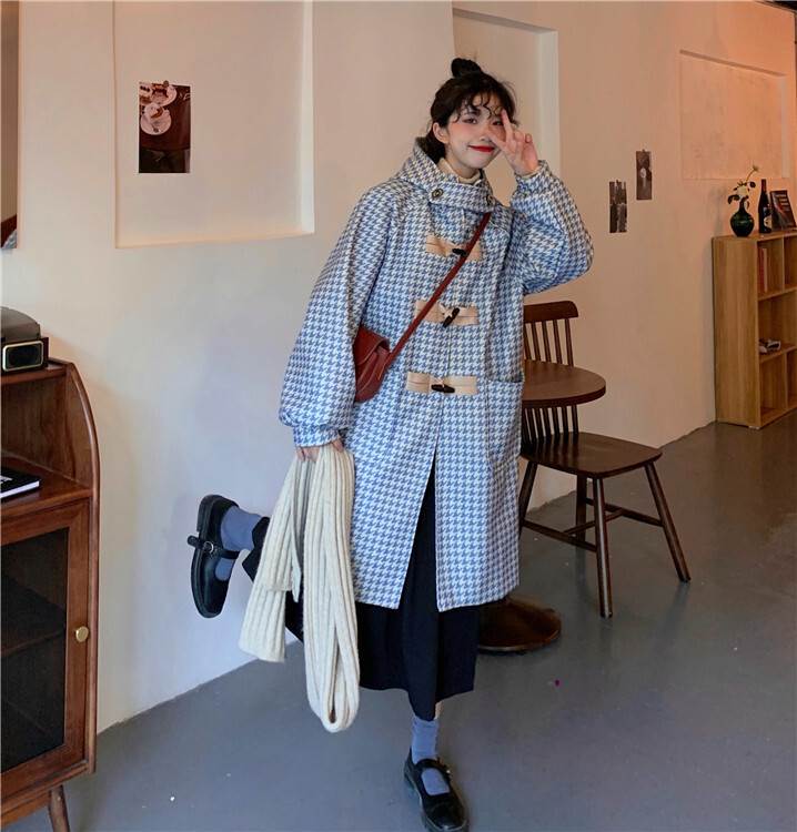 アウター コート レディース ダッフルコート 長袖 青 水色 白 千鳥格子 フード付き ミドル丈 大人カラー かわいい おしゃれ 大人女子 こなれ感 お洒落 個性的 存在感 10代 20代 30代