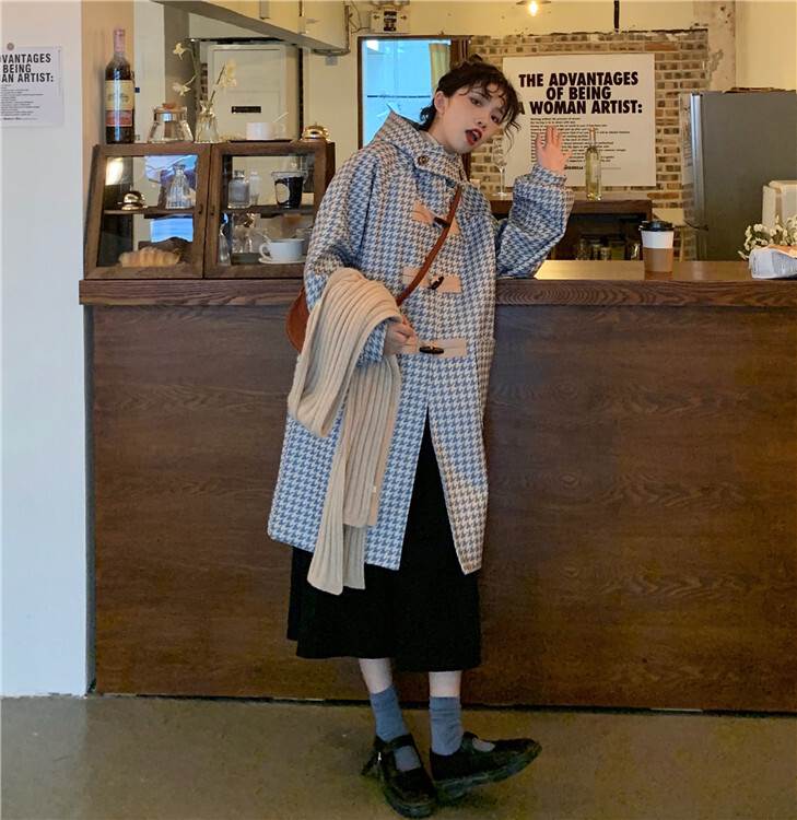 アウター コート レディース ダッフルコート 長袖 青 水色 白 千鳥格子 フード付き ミドル丈 大人カラー かわいい おしゃれ 大人女子 こなれ感 お洒落 個性的 存在感 10代 20代 30代