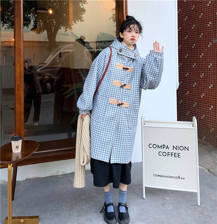 アウター コート レディース ダッフルコート 長袖 青 水色 白 千鳥格子 フード付き ミドル丈 大人カラー かわいい おしゃれ 大人女子 こなれ感 お洒落 個性的 存在感 10代 20代 30代