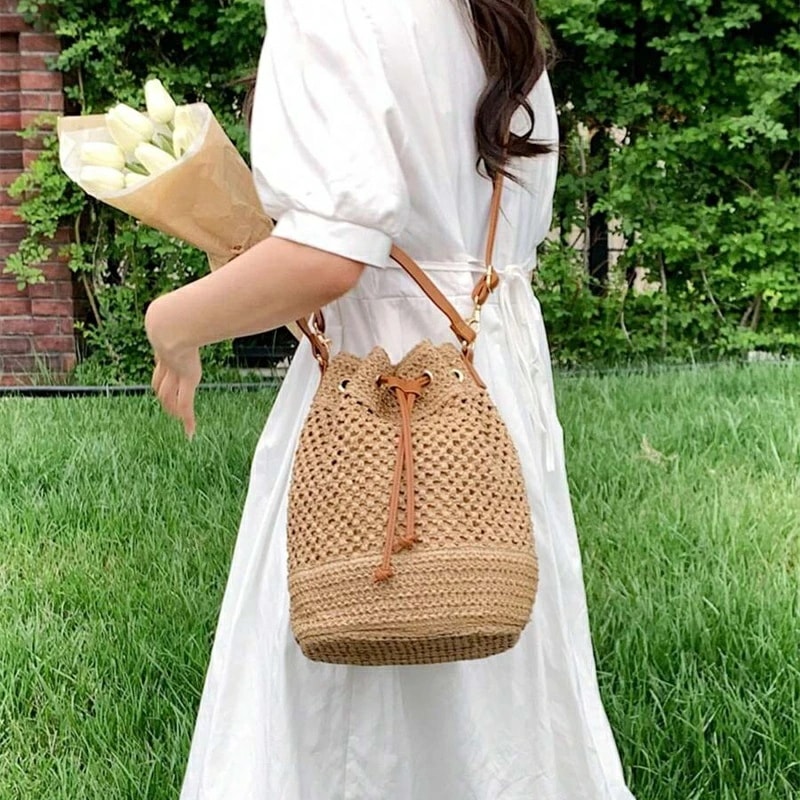 【夏新作】レディース ドローストリング ストローバッグ 巾着型 バケツ型 ショルダーバッグ 斜めがけ 軽量 カジュアル ナチュラル かわいい おしゃれ リゾート 海 夏コーデ 小さめ 旅行用 通勤 通 【夏新作】レディース ドローストリング ストローバッグ 巾着型 バケツ型 ショルダーバッグ 斜めがけ 軽量 カジュアル ナチュラル かわいい おしゃれ リゾート 海 夏コーデ 小さめ 旅行用 通勤 通