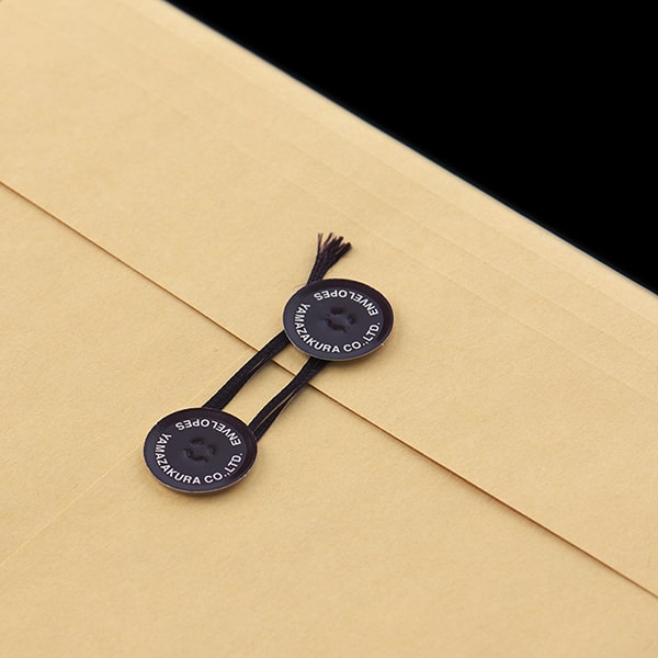 山櫻 封筒 角2 保存袋 クラフトCoC 紙厚120g 郵便枠ナシ 100枚 / 玉紐付 マチ付 A4用 茶封筒 無地 郵便番号枠なし 00566421-0100 山櫻 封筒 角2 保存袋 クラフトCoC 紙厚120g 郵便枠ナシ 100枚 / 玉紐付 マチ付 A4用 茶封筒 無地 郵便番号枠なし 00566421-0100