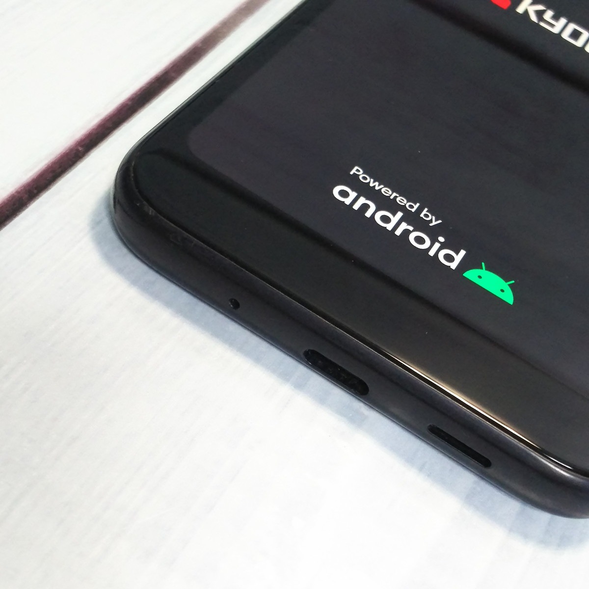 【送料無料】au GRATINA KYV48 ブラック 本体 白ロム SIMロック解除済み SIMフリー 480681