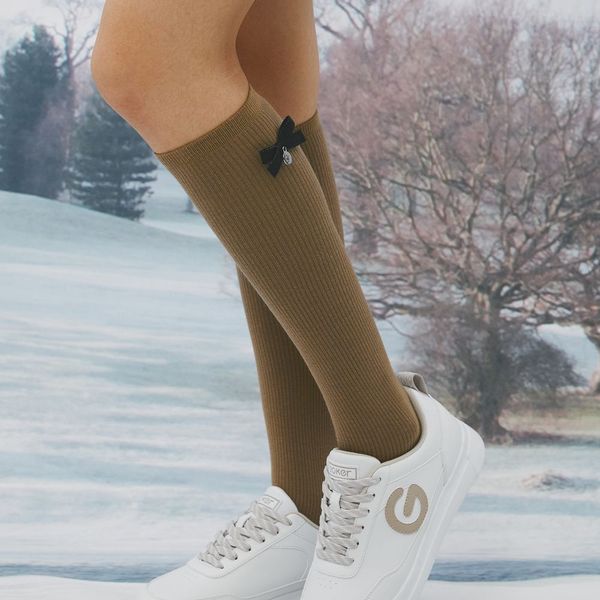 (Phantom) レディースメタルロゴチャームリボンポイントリブ付きニーソックス (Phantom) レディースメタルロゴチャームリボンポイントリブ付きニーソックス