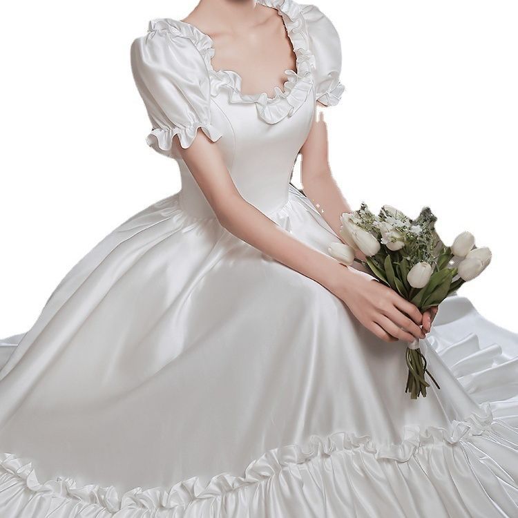 白いイブニングドレスレトロなサテンのウェディングドレス花嫁のドレス登録用の小さな白いドレス妖精の宮殿風のプリンセス