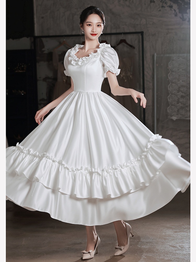 白いイブニングドレスレトロなサテンのウェディングドレス花嫁のドレス登録用の小さな白いドレス妖精の宮殿風のプリンセス