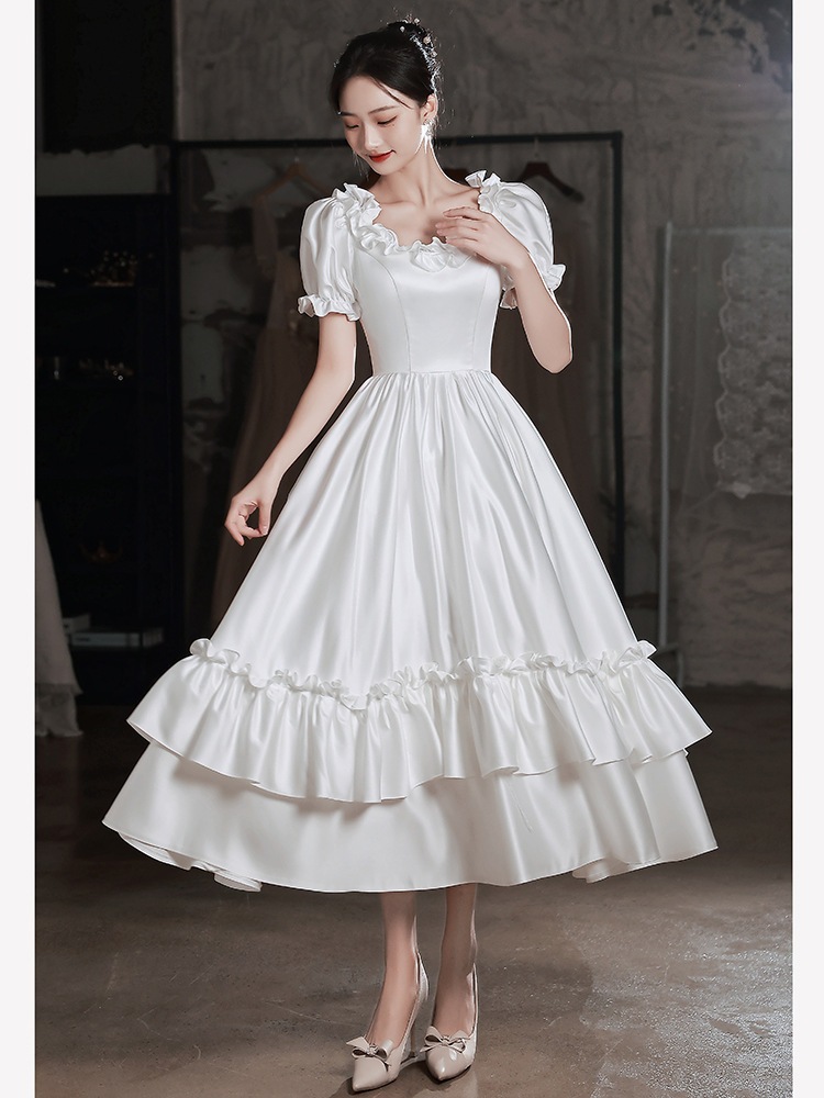 白いイブニングドレスレトロなサテンのウェディングドレス花嫁のドレス登録用の小さな白いドレス妖精の宮殿風のプリンセス