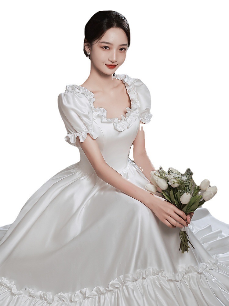 白いイブニングドレスレトロなサテンのウェディングドレス花嫁のドレス登録用の小さな白いドレス妖精の宮殿風のプリンセス