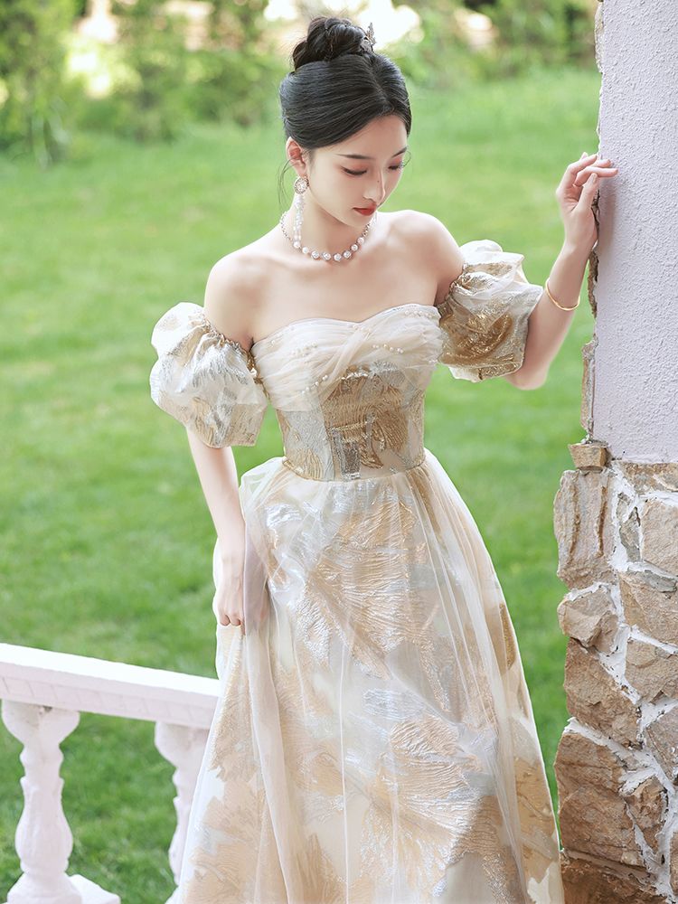 タキシードを司会しています